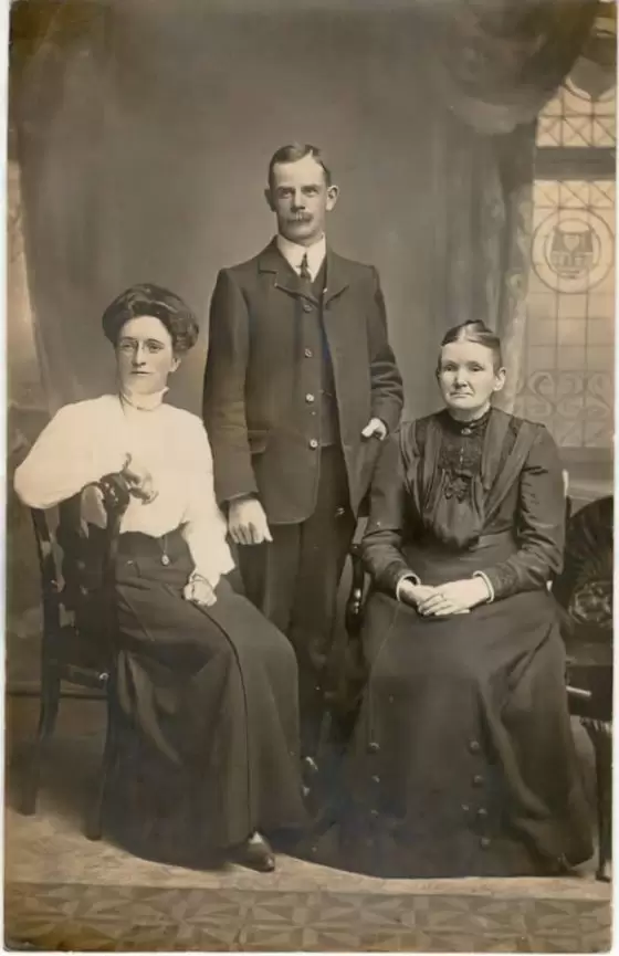 Willam McCann and Agnes Brown, with her mother Janet Auld