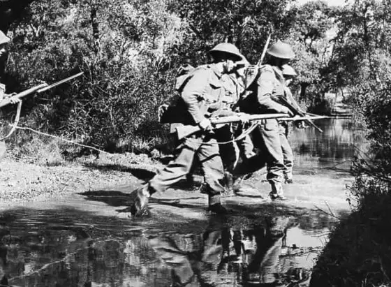 Anzio - Advancing British Troops
