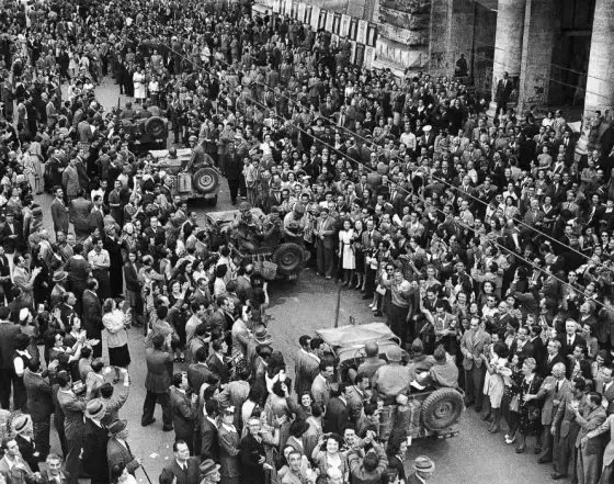 Anzio - Allied Troops enter Rome